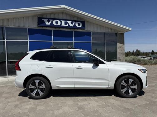 2025 Volvo XC60 Plug-In Hybrid T8 Core