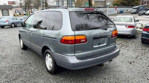 2000 Toyota Sienna LE
