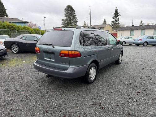 2000 Toyota Sienna LE