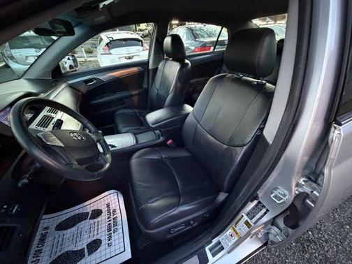Silver 2008 Toyota Avalon Touring