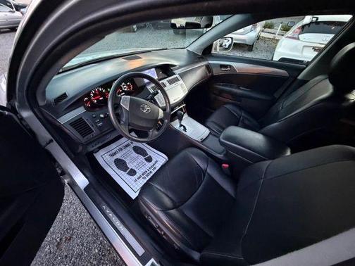 Silver 2008 Toyota Avalon Touring