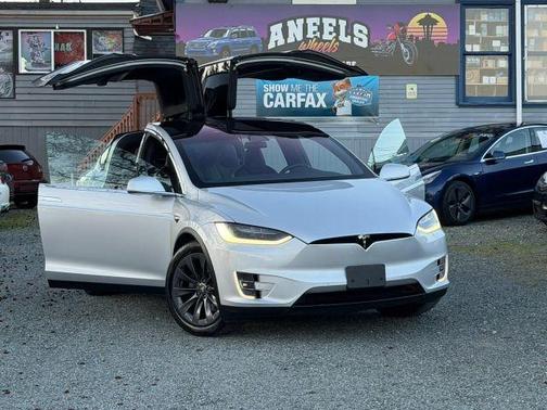Silver 2018 Tesla Model X 75D