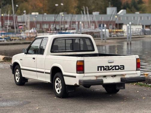 1986 Mazda B2000 Base