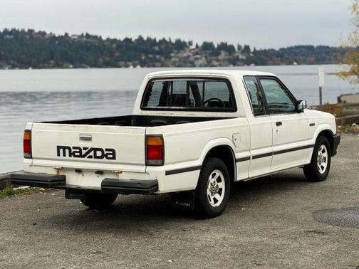 1986 Mazda B2000 Base
