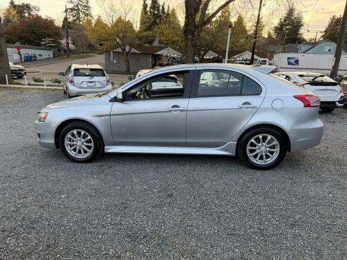 2011 Mitsubishi Lancer Sportback ES