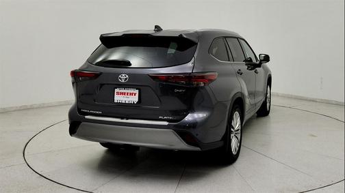 2025 Toyota Highlander Hybrid Platinum