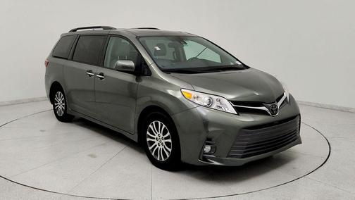 2020 Toyota Sienna XLE