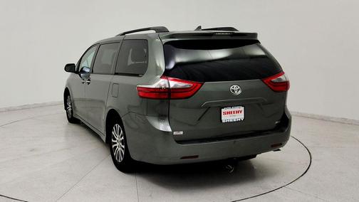 2020 Toyota Sienna XLE