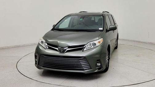 2020 Toyota Sienna XLE