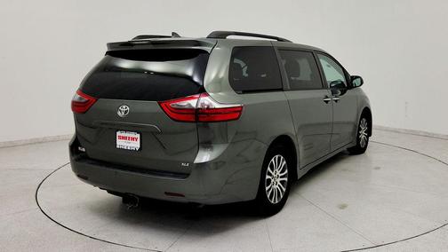 2020 Toyota Sienna XLE