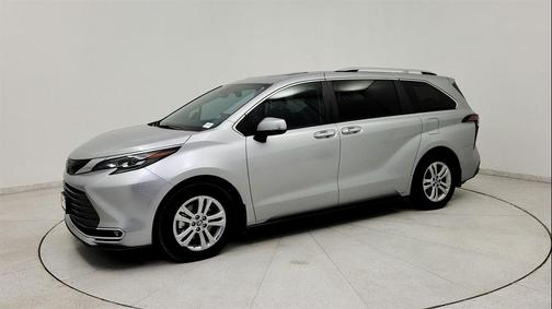 2024 Toyota Sienna Platinum