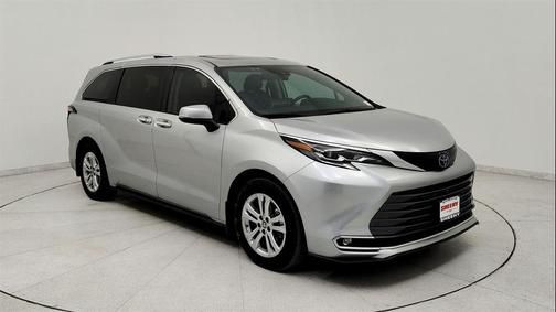 2024 Toyota Sienna Platinum