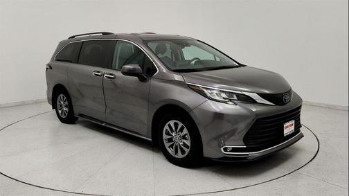 2023 Toyota Sienna XLE