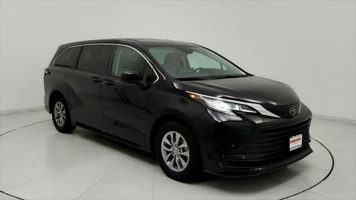 2022 Toyota Sienna LE