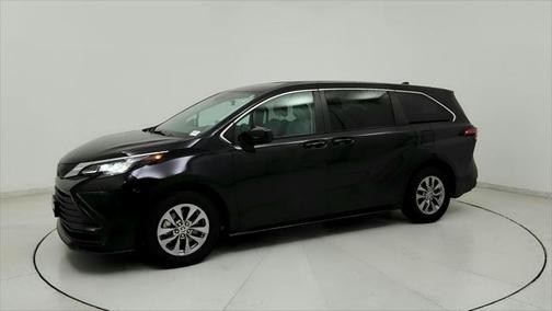 2022 Toyota Sienna LE