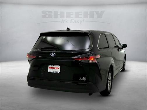 2022 Toyota Sienna LE