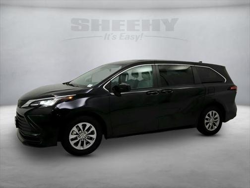2022 Toyota Sienna LE