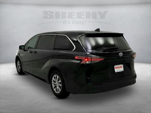 2022 Toyota Sienna LE