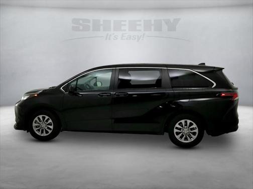 2022 Toyota Sienna LE