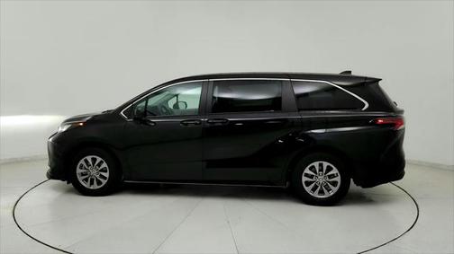 2022 Toyota Sienna LE