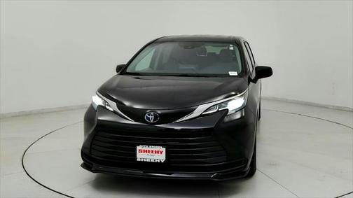 2022 Toyota Sienna LE