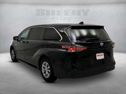 2022 Toyota Sienna LE