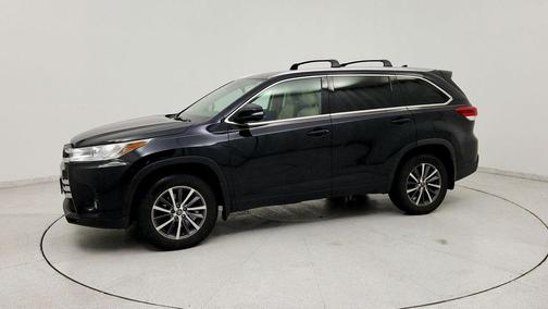 Midnight Black Metallic 2017 Toyota Highlander XLE