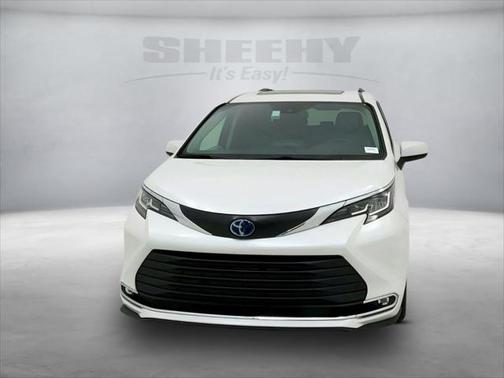 2023 Toyota Sienna XLE 8 Passenger