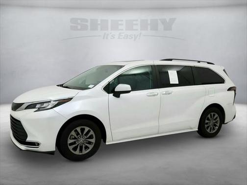 2023 Toyota Sienna XLE 8 Passenger