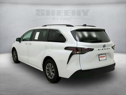 2023 Toyota Sienna XLE 8 Passenger