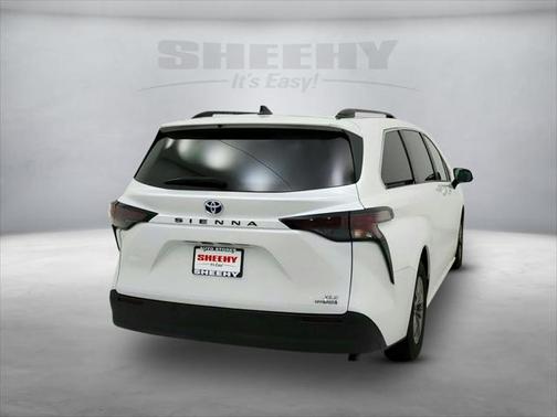 2023 Toyota Sienna XLE 8 Passenger