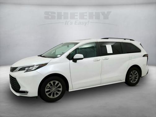 2023 Toyota Sienna XLE 8 Passenger