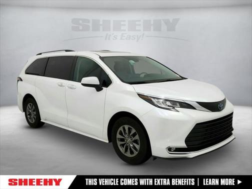 2023 Toyota Sienna XLE 8 Passenger