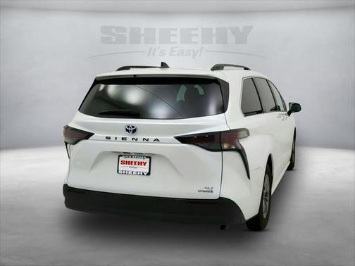 2023 Toyota Sienna XLE 8 Passenger