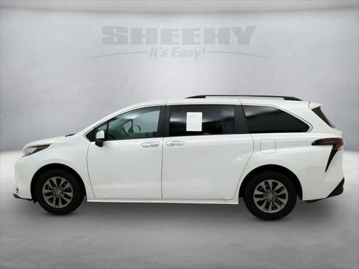2023 Toyota Sienna XLE 8 Passenger