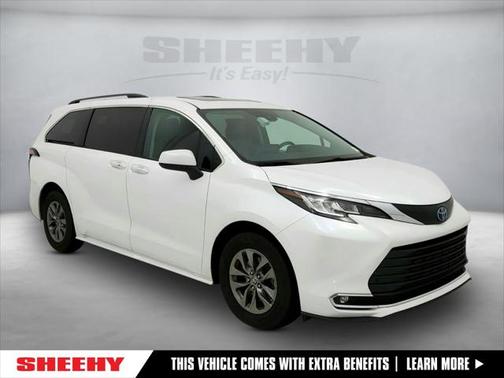2023 Toyota Sienna XLE 8 Passenger