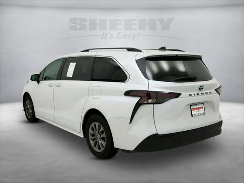 2023 Toyota Sienna XLE 8 Passenger