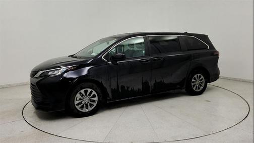 2023 Toyota Sienna LE