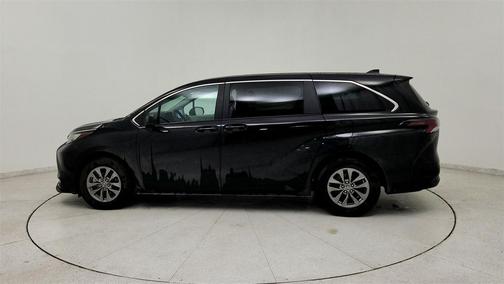 2023 Toyota Sienna LE