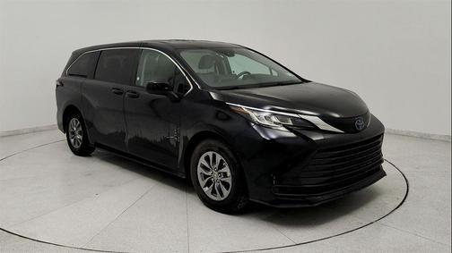 2023 Toyota Sienna LE