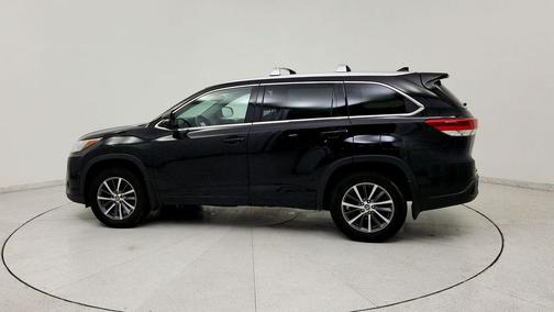 Midnight Black Metallic 2018 Toyota Highlander XLE