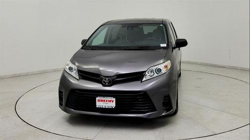 2020 Toyota Sienna SE