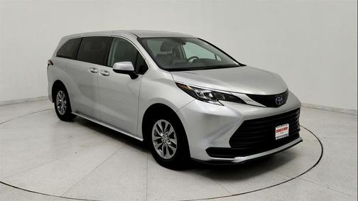 2024 Toyota Sienna LE