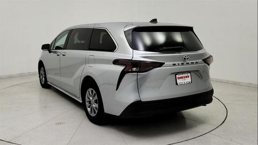 2024 Toyota Sienna LE