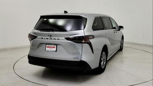 2024 Toyota Sienna LE