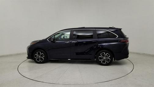 2025 Toyota Sienna Platinum