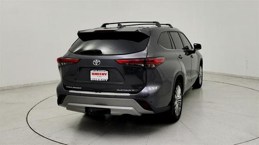 2022 Toyota Highlander Platinum