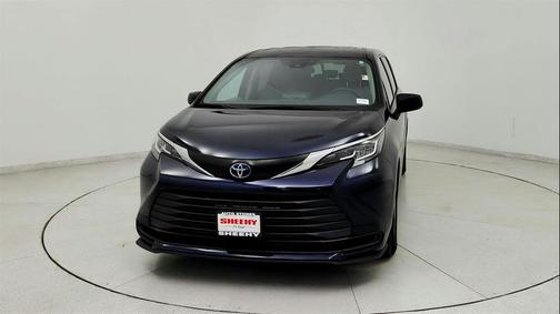 2022 Toyota Sienna LE