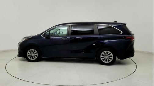 2022 Toyota Sienna LE