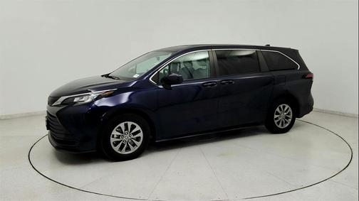 2022 Toyota Sienna LE